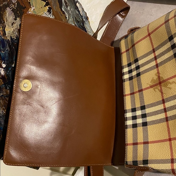 Authentic Burberry Vintage Crossbody - Picture 9 of 13